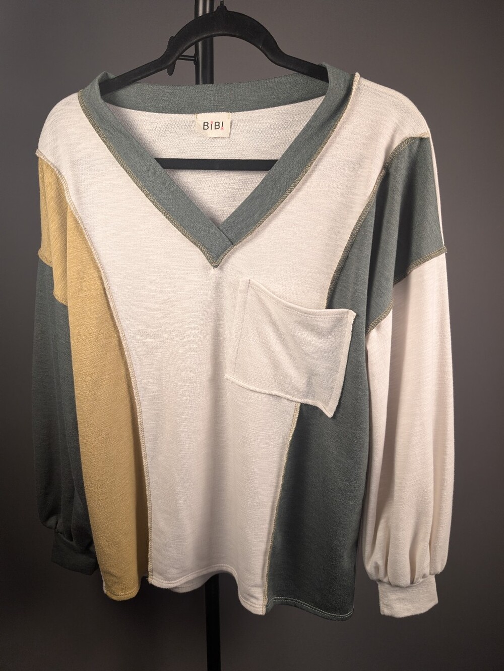 BiBi Colorblock V-Neck Pocket Balloon Sleeve Top A366 - Picture 7 of 11
